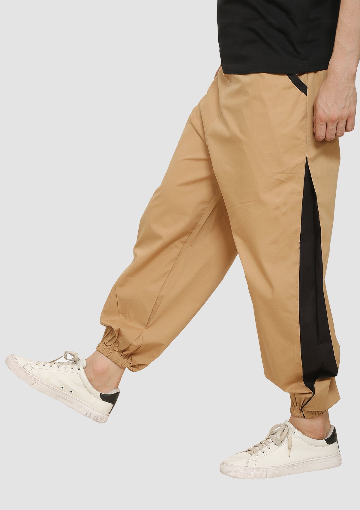 Beige & Black Hops