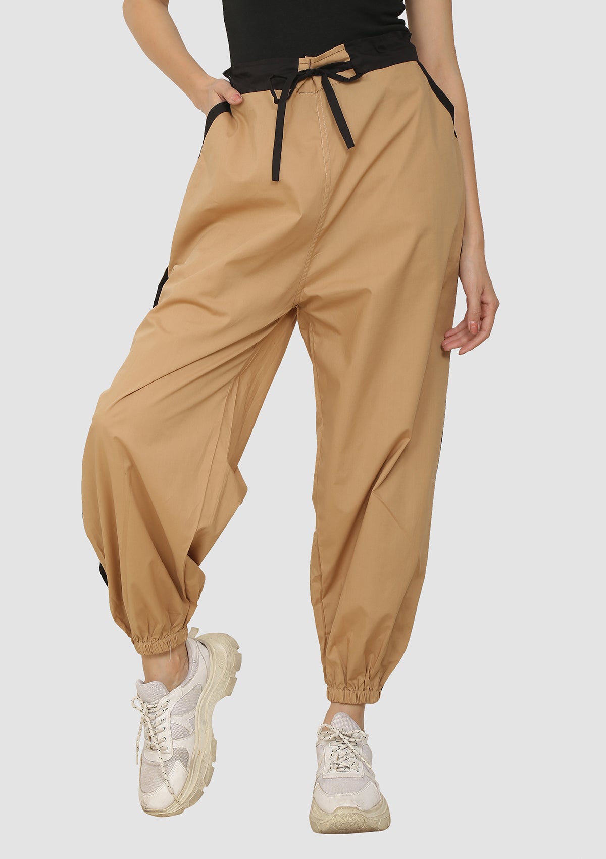 Women's Beige & Black Hop's