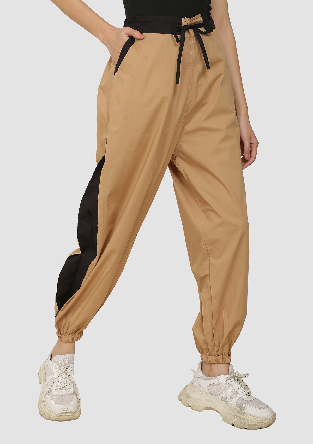 Women's Beige & Black Hop's