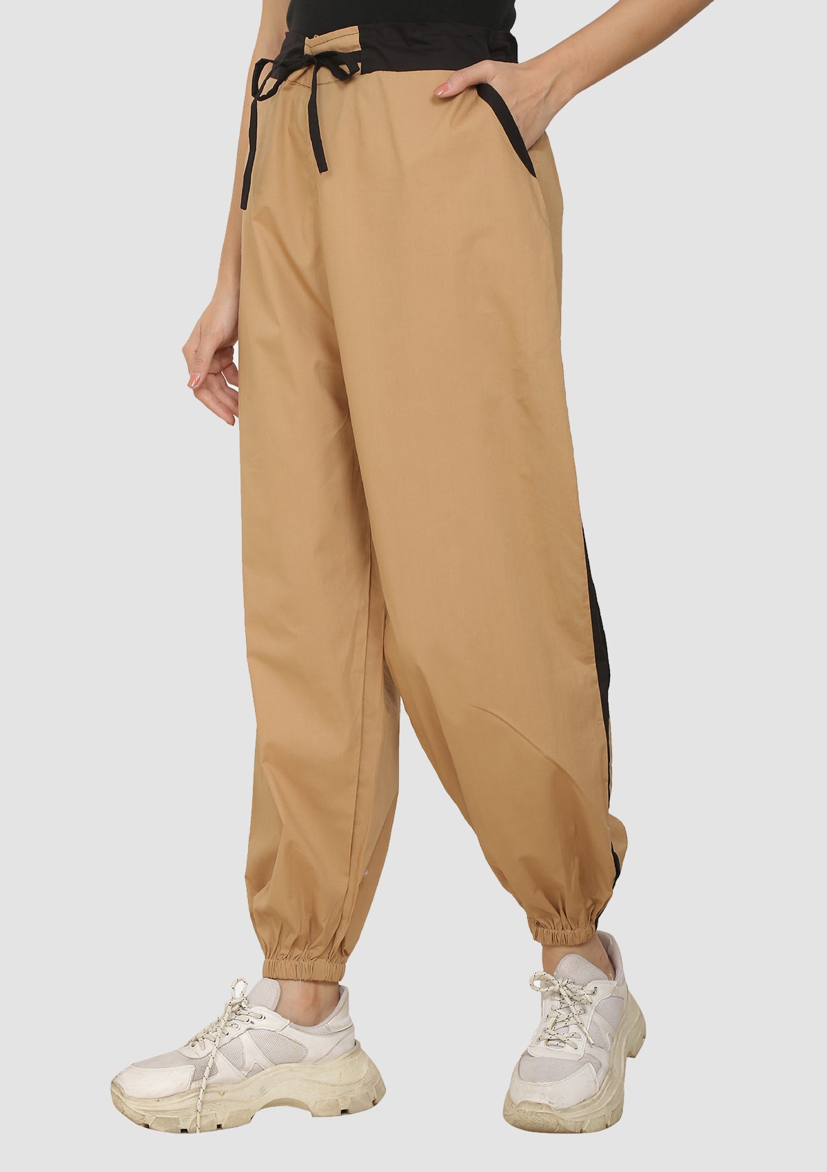 Women's Beige & Black Hop's